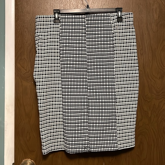 NWT Cato black and white pencil skirt size 16 - Picture 2 of 2